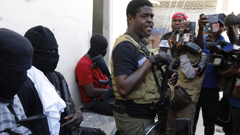 Αϊτή: Επικεφαλής συμμαχίας συμμοριών απειλεί πως θα ξεσπάσει «εμφύλιος πόλεμος» εάν ο πρωθυπουργός Ανρί παραμείνει στην εξουσία