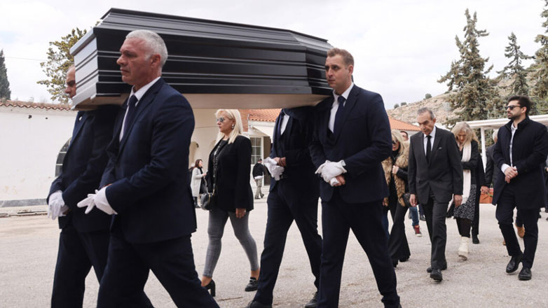 Τέτη Σχοινάκη: Σε κλίμα συγκίνησης η κηδεία της ηθοποιού