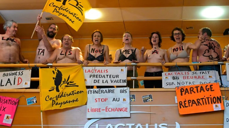 Οι Ευρωπαίοι αγρότες λένε ότι τους έχει «πηδήξει» η Μεγάλη Βιομηχανία Τροφίμων Οι Ευρωπαίοι αγρότες λένε ότι τους έχει «πηδήξει» η Μεγάλη Βιομηχανία Τροφίμων