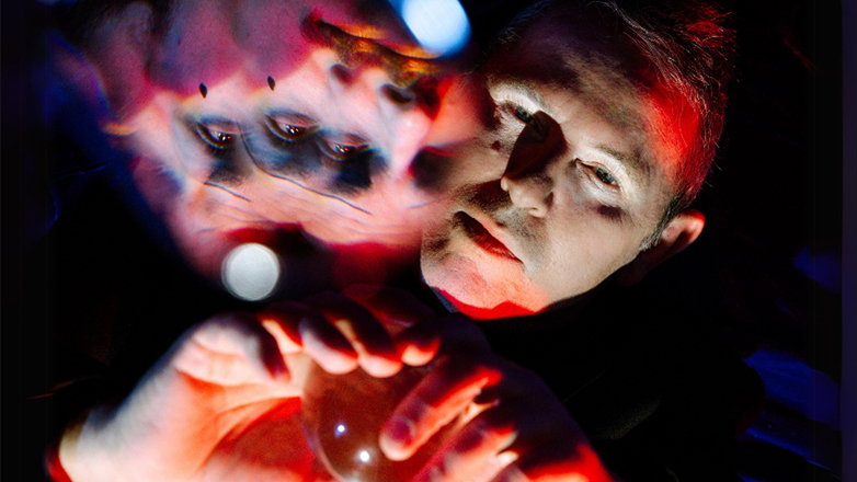 Ο Παύλος Παυλίδης live στη σκηνή του WE στη Θεσσαλονίκη