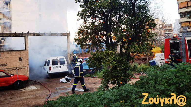 Φωτιά σε υπαίθριο πάρκινγκ στα Κάτω Πατήσια