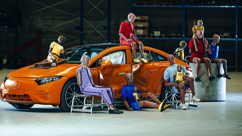 Mercedes-Benz: Ξεκίνησαν οι δοκιμές πρόσκρουσης με σύγχρονα «ανδρείκελα» γένους …θηλυκού