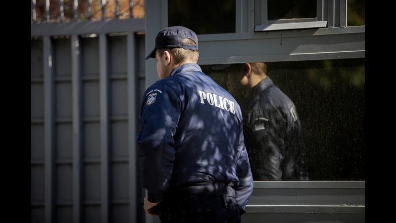 Θεσσαλονίκη: Έγραψε συνθήματα έξω από το ρωσικό προξενείο και συνελήφθη