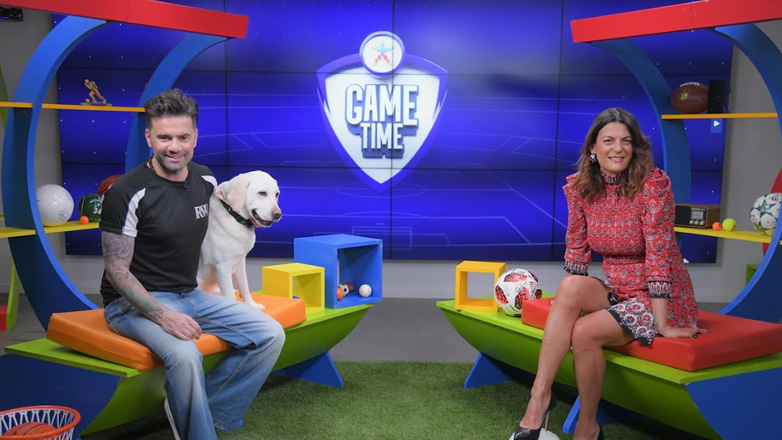 Ο Θοδωρής Μαραντίνης φορά τη φανέλα του Robbie Williams στο ΟΠΑΠ Game Time