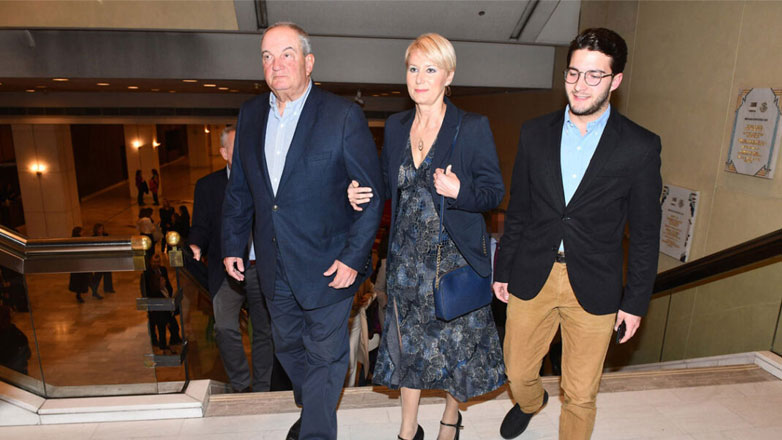 Κώστας Καραμανλής-Νατάσα Παζαΐτη: Σπάνια βραδινή έξοδος με τον γιο τους Αλέξανδρο