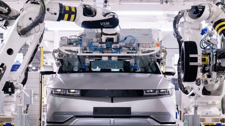 Έρευνα: Από το 2027, το κόστος κατασκευής ενός ηλεκτρικού οχήματος θα είναι ίσο με ενός βενζινοκίνητου αλλά…