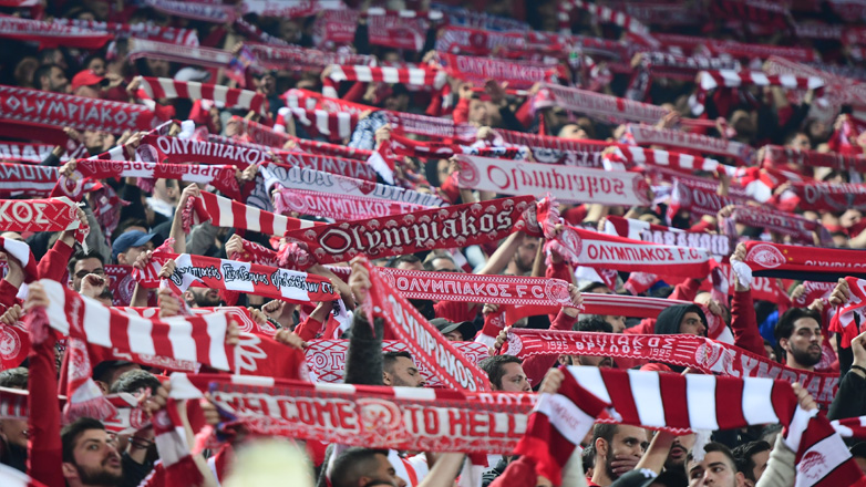 Ντόπες από τη Θύρα 7 στην προπόνηση του Ολυμπιακού: «Πάμε να πάρουμε το πρωτάθλημα – Μην φοβάστε κανέναν»