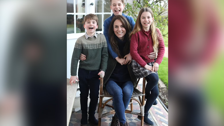 Βρετανία: Πρώτη επίσημη φωτογραφία της πριγκίπισσας Κέιτ μετά την επέμβασή της