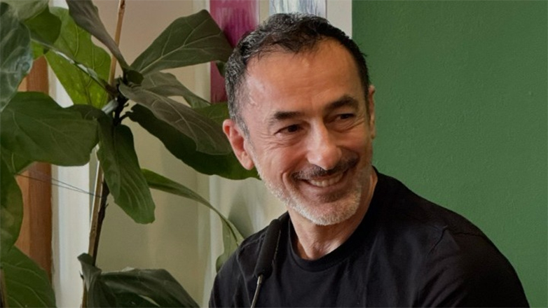 Δημήτρης Παπαϊωάννου: «Πώς είναι δυνατόν να μεγαλώνουμε έφηβους που αντιδρούν με βία στο διαφορετικό»