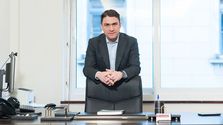 Υποψήφιος ευρωβουλευτής με το ΠΑΣΟΚ ο γνωστός εργατολόγος, Κώστας Τσουκαλάς