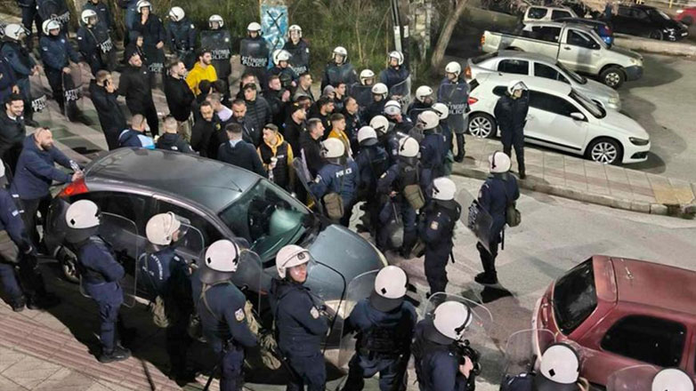 Ελεύθεροι με περιοριστικούς όρους οι έξι συλληφθέντες φίλοι της ΑΕΚ στη Λαμία