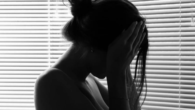 Κρήτη: Τον κλείδωσε στο μπαλκόνι για να γλιτώσει από τη μανία του – Ο νεαρός πήδηξε και τραυματίστηκε