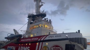 Απέπλευσε από τη Λάρνακα το πρώτο πλοίο που μεταφέρει ανθρωπιστική βοήθεια στη Γάζα