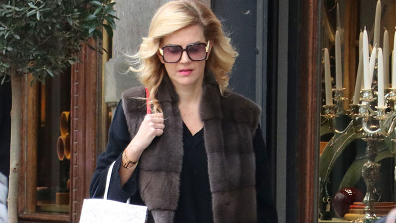 Έμη Λιβανίου: Σπάνια εμφάνιση στο κέντρο της Αθήνας