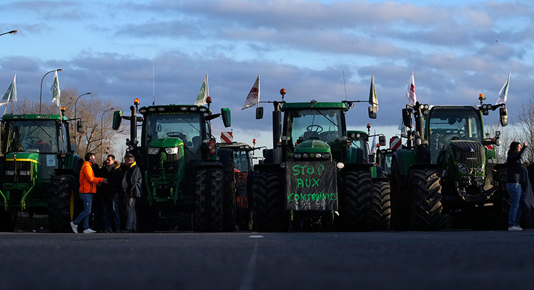 Βέλγιο: Τρακτέρ έχουν αποκλείσει το αεροδρόμιο της Λιέγης