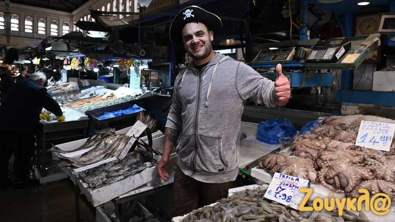 Αυξημένη κίνηση στη Βαρβάκειο ενόψει Καθαράς Δευτέρας – Στα περσινά επίπεδα οι περισσότερες τιμές των θαλασσινών