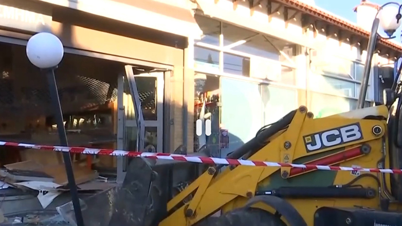 Μπούκαραν με μπουλντόζα σε κοσμηματοπωλείο!