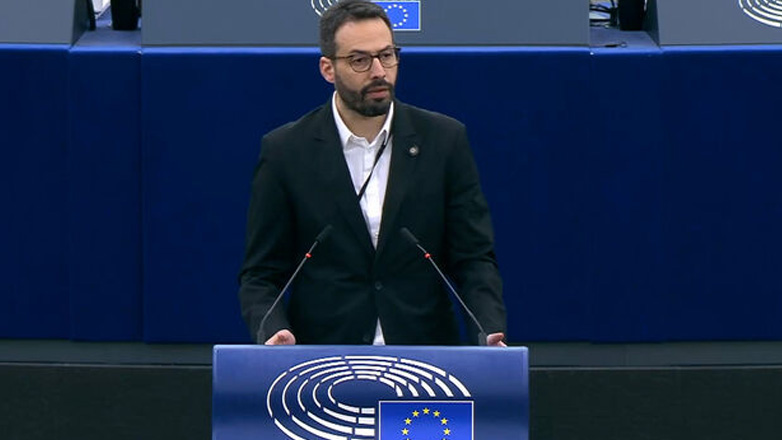 ΕΟ ΚΚΕ: Αλληλεγγύη στον αγώνα Ελλήνων και μεταναστών εργατών για σύγχρονα δικαιώματα κι ενάντια στις απελάσεις