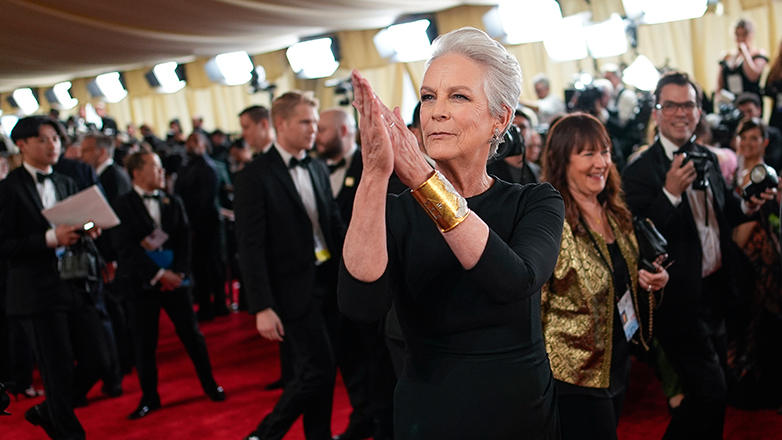 Η Τζέιμι Λι Κέρτις στα Όσκαρ επέλεξε κόσμημα με τη Νίκη της Σαμοθράκης