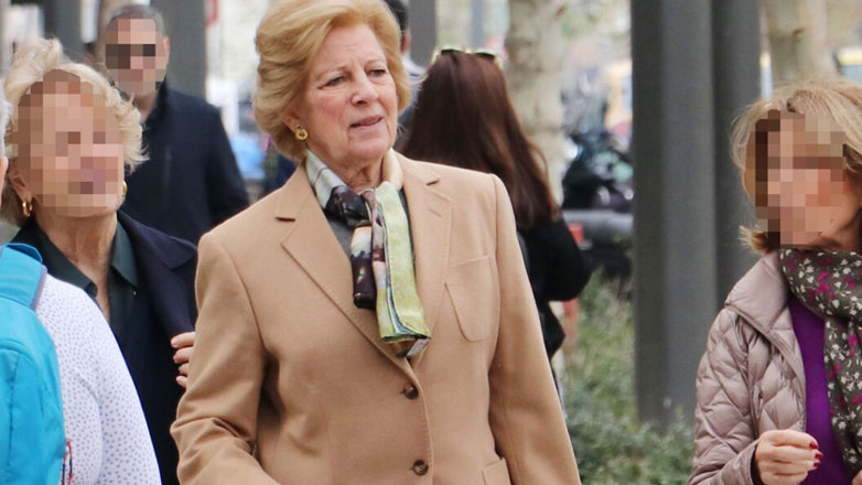 Άννα Μαρία Γλίξμπουργκ: Στο κέντρο της Αθήνας με κομψό look