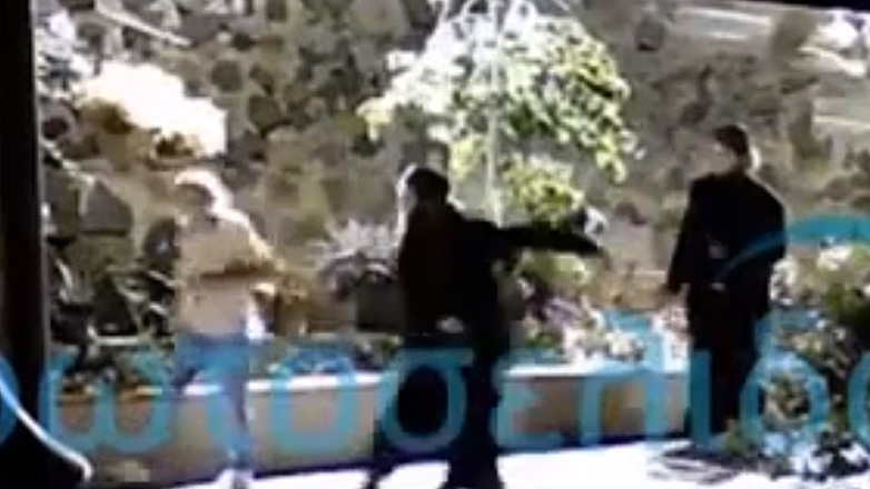 Κύπρος: Μοναχός χτυπά με ζώνη γυναίκα – Νέο βίντεο από τη Μονή των σκανδάλων