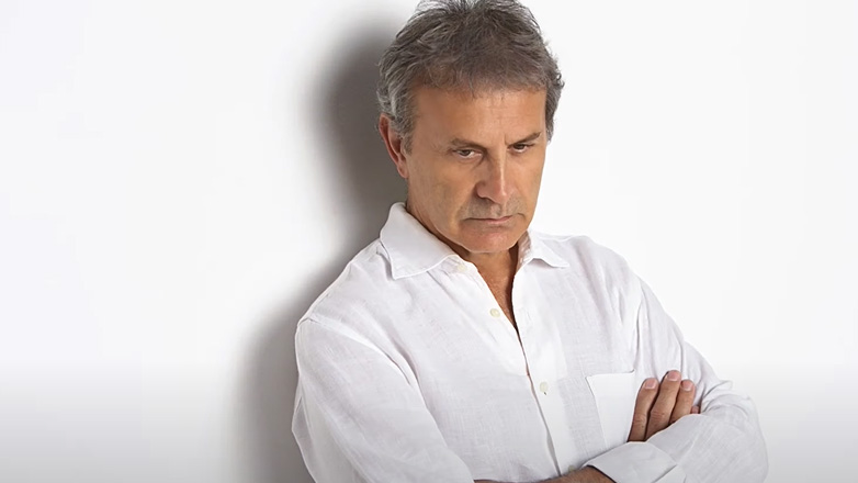 Ο Λάμπρος Καρελάς έγραψε τραγούδι στον Γιώργο Νταλάρα!