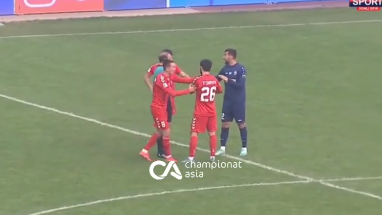 Εν τω μεταξύ σε έναν αγώνα ποδοσφαίρου στο Ουζμπεκιστάν…