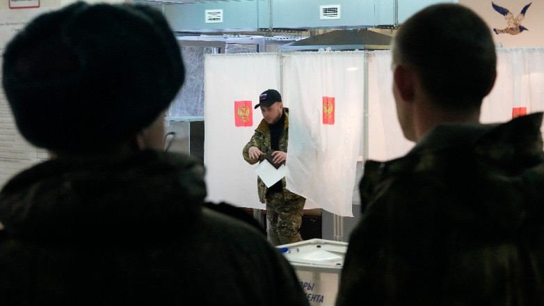 Ρωσία: Τουλάχιστον 13 συλλήψεις για επιθέσεις και πρόκληση ζημιών σε εκλογικά τμήματα