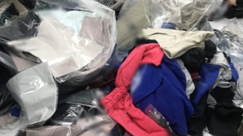 Θεσσαλονίκη: Κατασχέθηκαν πάνω από 2.500 απομιμητικά ρούχα