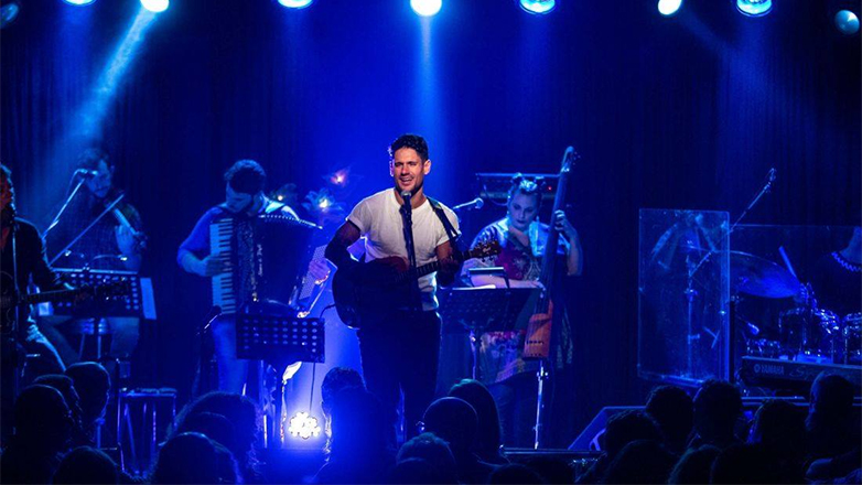 Συναυλίες στο σκοτάδι με τον Πάνο Βλάχο και τον Κωνσταντίνο Βήτα