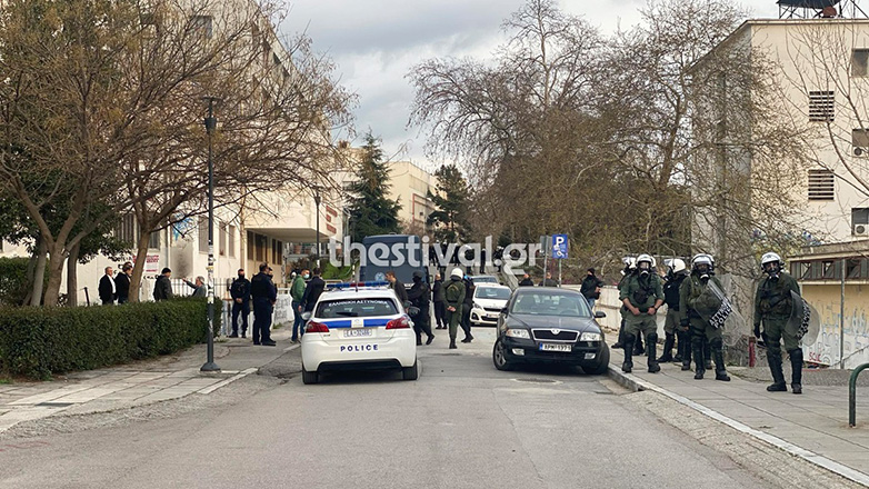 Πάνω από 40 προσαγωγές κατά την επιχείρηση της Αστυνομίας στο ΑΠΘ