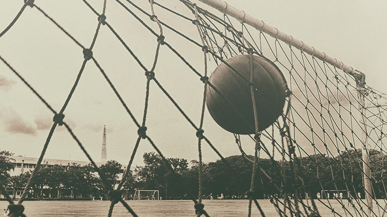 Στα γήπεδα η ελληνική λογοτεχνία αναστενάζει