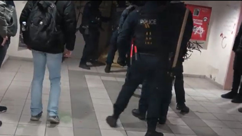 Βίντεο από την αστυνομική επιχείρηση στην Πανεπιστημιούπολη του Ζωγράφου – Τρεις συλλήψεις Βίντεο από την αστυνομική επιχείρηση στην Πανεπιστημιούπολη του Ζωγράφου – Τρεις συλλήψεις