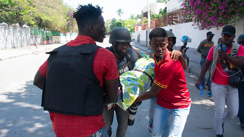 Τα νοσοκομεία της Αϊτής που επιβίωσαν από τη χολέρα και τον Covid κλείνουν τώρα από τις συμμορίες