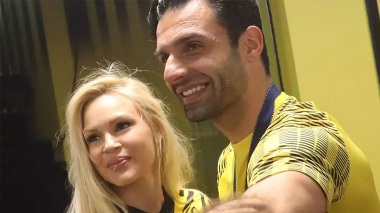 ΓιώργοςΤζαβέλλας: Η ιδιαίτερη αφιέρωση στην εγκυμονούσα Βίκυ Κάβουρα κατά τη διάρκεια του αγώνα