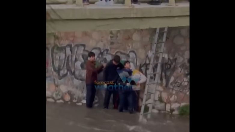 Ανήλικοι εγκλωβίστηκαν στην κοίτη του Ιλισσού μετά από έντονη βροχόπτωση