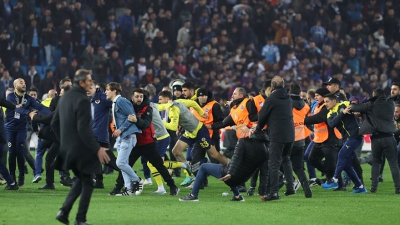 Η Φενέρμπαχτσε σκέφτεται να αποχωρήσει από τη Super Lig