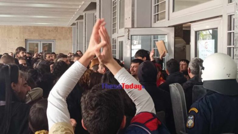 Αφέθηκαν ελεύθεροι οι 49 συλληφθέντες του ΑΠΘ