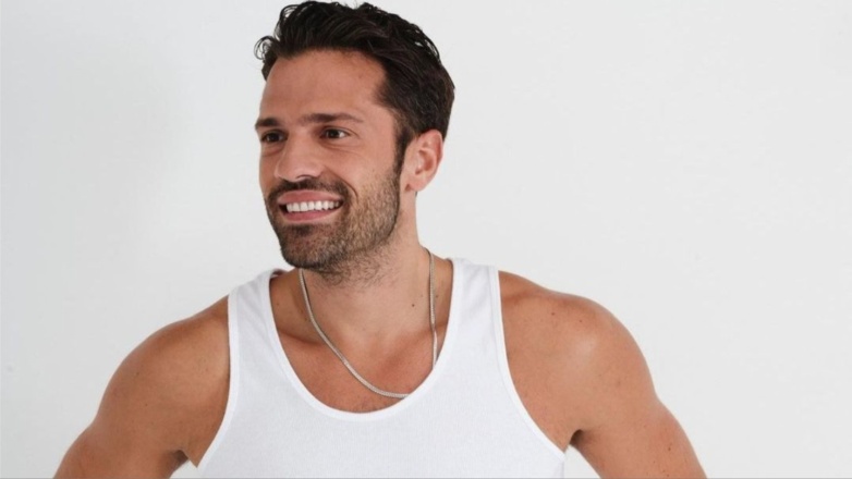 Κωνσταντίνος Αργυρός: Ποζάρει με το μαγιό του σε ένα υπαίθριο τζακούζι