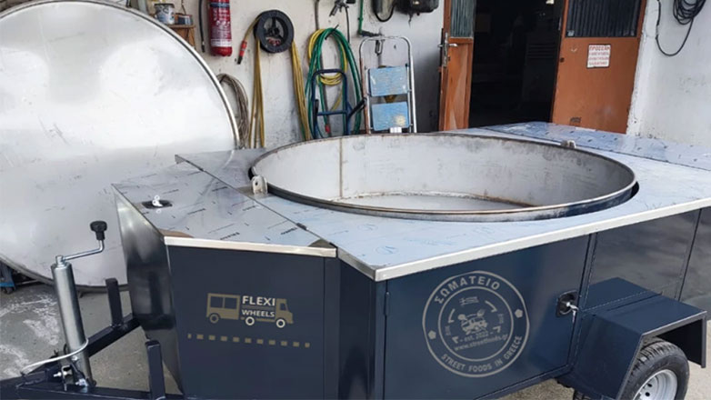 Θεσσαλονίκη: Η τροχήλατη κατσαρόλα 700 λίτρων στη Θέρμη την Καθαρά Δευτέρα