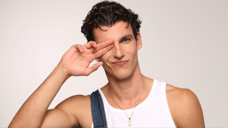 Βασίλης Μίχας: «Όταν με ρωτάνε για την καταγωγή μου, δεν ξέρω πως να απαντήσω»