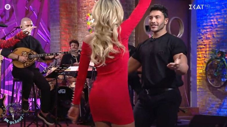 Η Έλενα Κώνστα ξεσήκωσε τους πάντες με το τσιφτετέλι της στην εκπομπή του Χρήστου Φερεντίνου