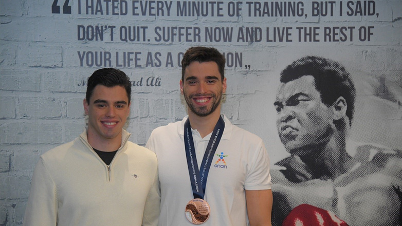 Ο «παγκόσμιος» Απόστολος Χρήστου αποκλειστικά στον ΟΠΑΠ μαζί με τον αδερφό του