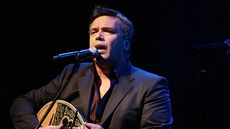 Μανώλης Λιδάκης: «Κυρίες…τα σέβη μου»