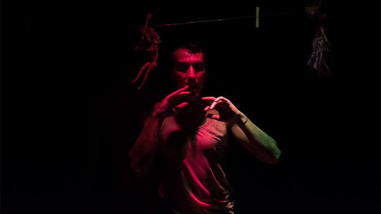 «Διψάω»: Η σκοτεινή εξομολόγηση του διαφορετικού Κώστα, με τον Δημήτρη Αϊβαλιώτη