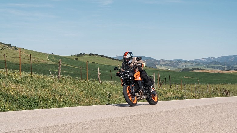 MICHELIN Power 6: το οδηγούμε σε δρόμο και πίστα στην Ισπανία