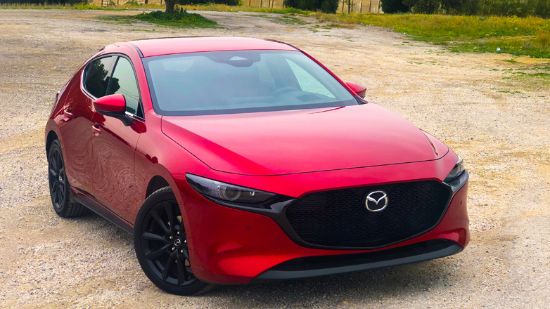 Mazda 3 e-Skyactiv X 2.0: Το soft μακιγιάζ «έσβησε» τις ρυτίδες και το ιαπωνικό hatchback εξακολουθεί να διεκδικεί μια καλή θέση στην πασαρέλα της αγοράς