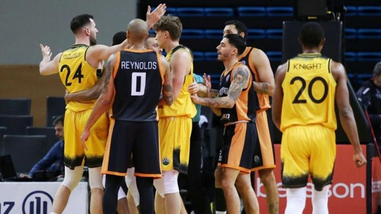 Ρίψη αντικειμένων και προσωρινή διακοπή στο ΑΕΚ-Προμηθέας