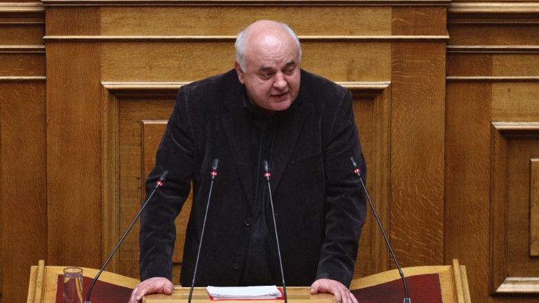 Καραθανασόπουλος από Βουλή: «Διαχρονικές ευθύνες οδήγησαν στο έγκλημα των Τεμπών»