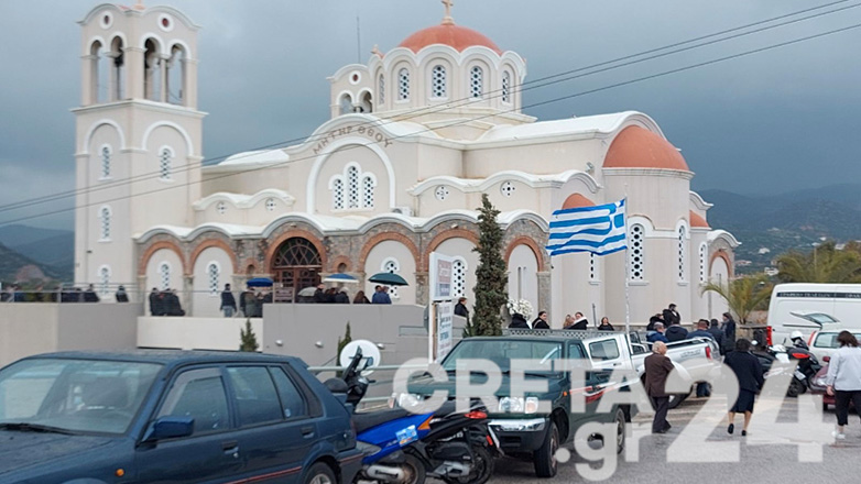 Το τελευταίο «αντίο» στον 33χρονο Μανώλη που σκοτώθηκε από φωτοβολίδα